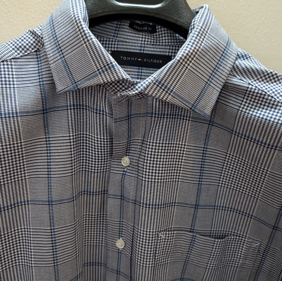 Tommy Hilfiger button up - Picture 6 of 10